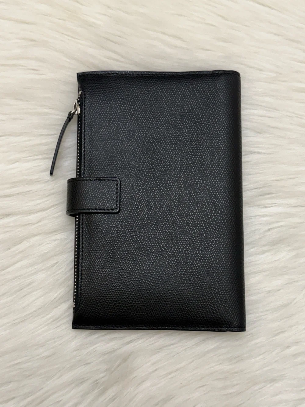 EVERLANE - BLACK TEXTURED PEBBLED LEATHER TRAVELER BIFOLD WALLET